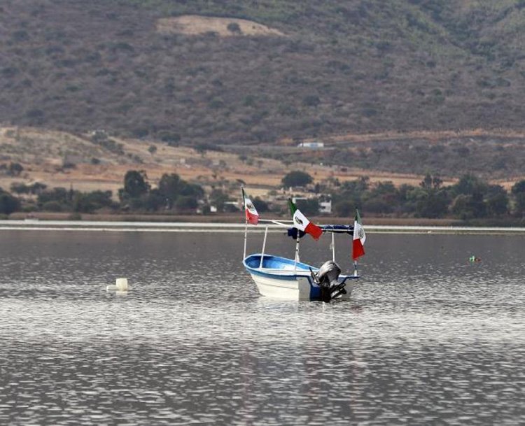 Resalta UdeG labor en lago de Zapotlán