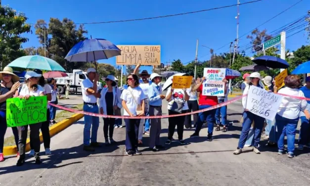 Bloquean Periférico y avenida Guadalupe, en Zapopan; sus habitantes llevan hasta tres semanas sin agua