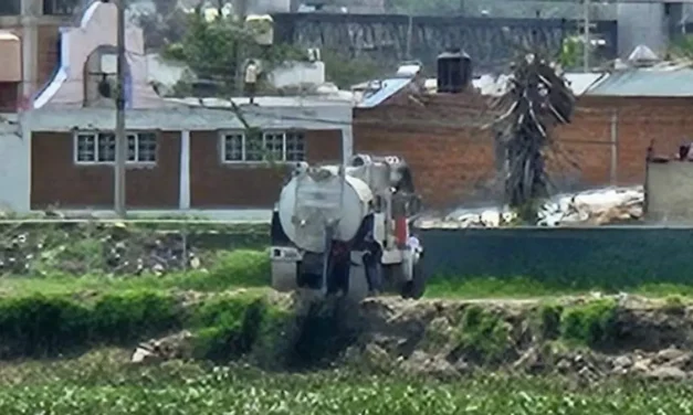 Exigen aclarar imágenes de camión que presuntamente descarga residuos en presa de Tlaquepaque